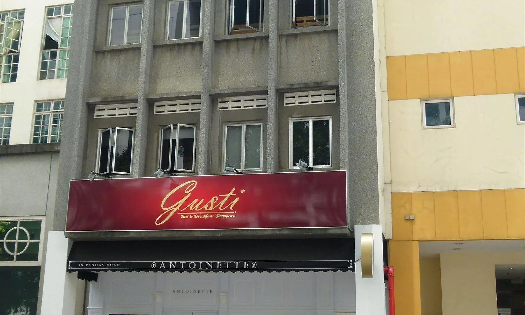 Gusti Bed & Breakfast Singapore Hostel
